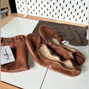 NEW Bagllerina Tan Leather Foldable Flats with smooth leather carrying case